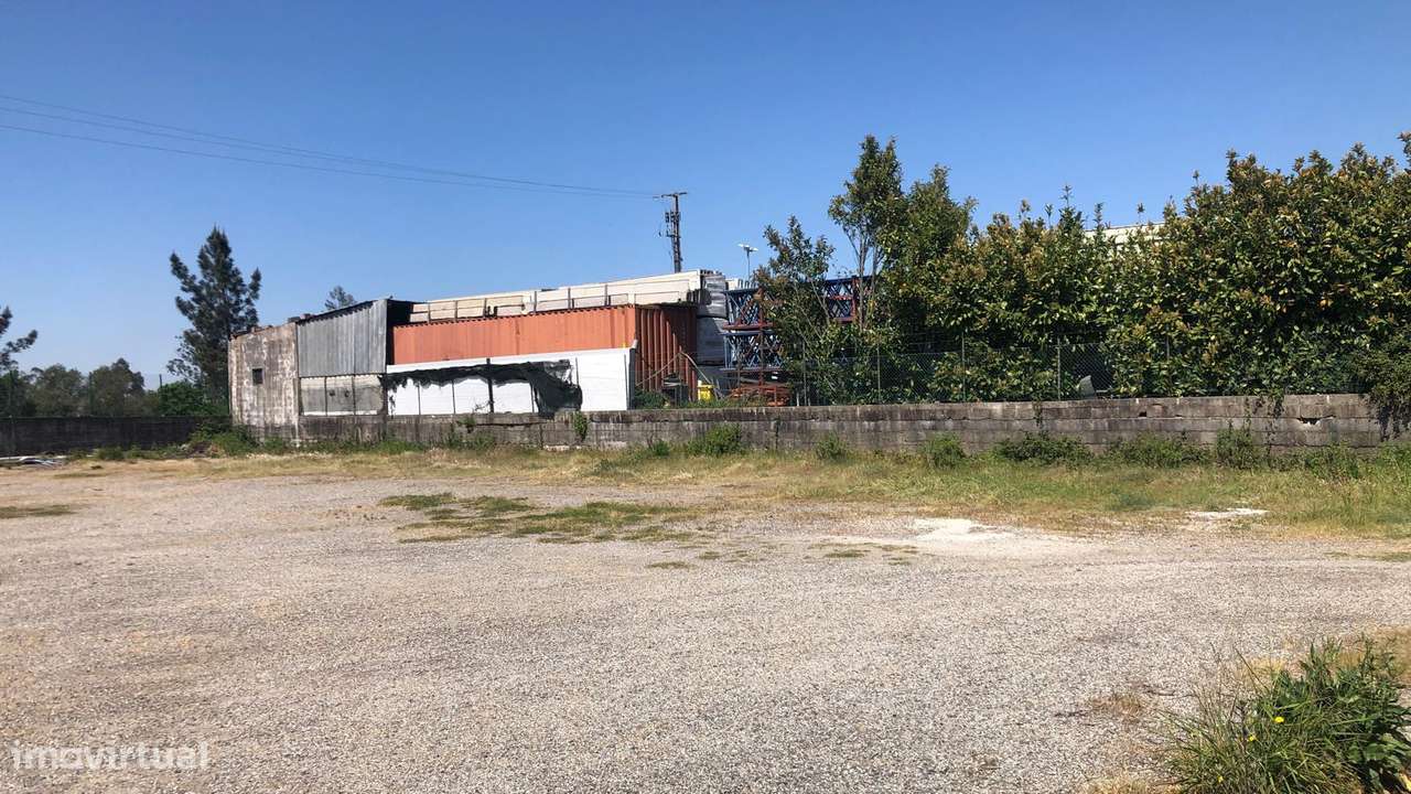 Terreno industrial com construção-3