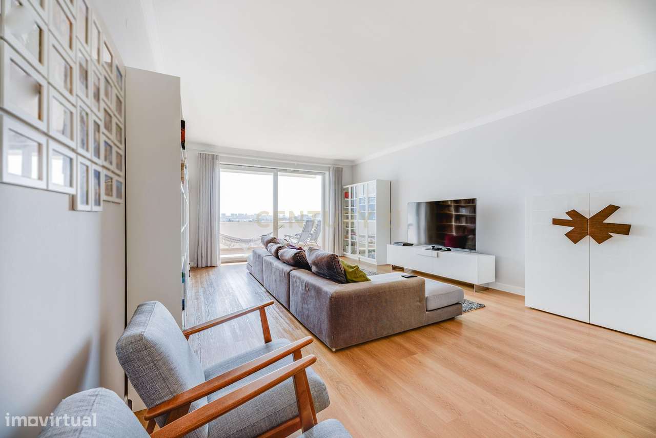 Fantástico T4 Alvalade com varandas, estacionamento e arrecadação-7