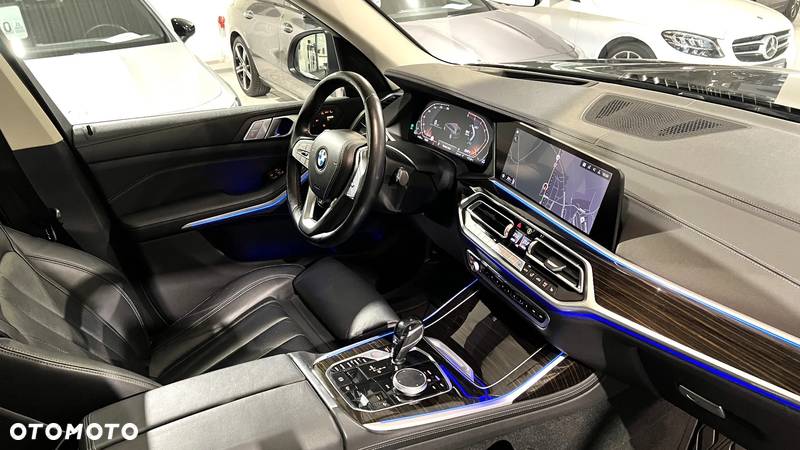 BMW X7 xDrive30d - 28