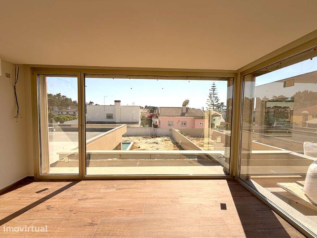 Exclusiva Moradia Isolada T4 com 3 Suítes, Piscina Privada e Garage...-17