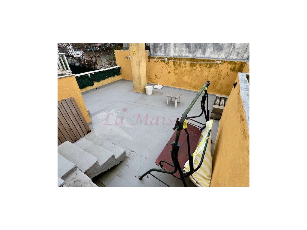 Moradia V5 Duplex em Famões-38