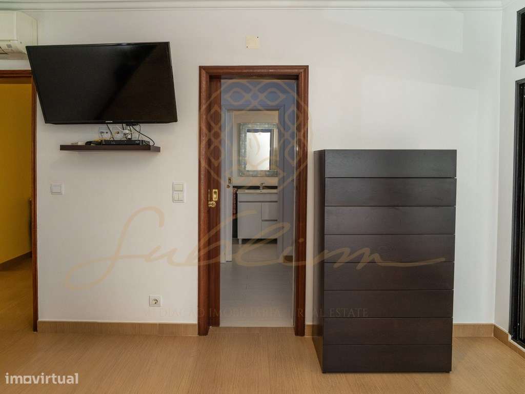 Moradia Isolada com 6 Assoalhadas , Piscina , Garagem Perto das Praias-37