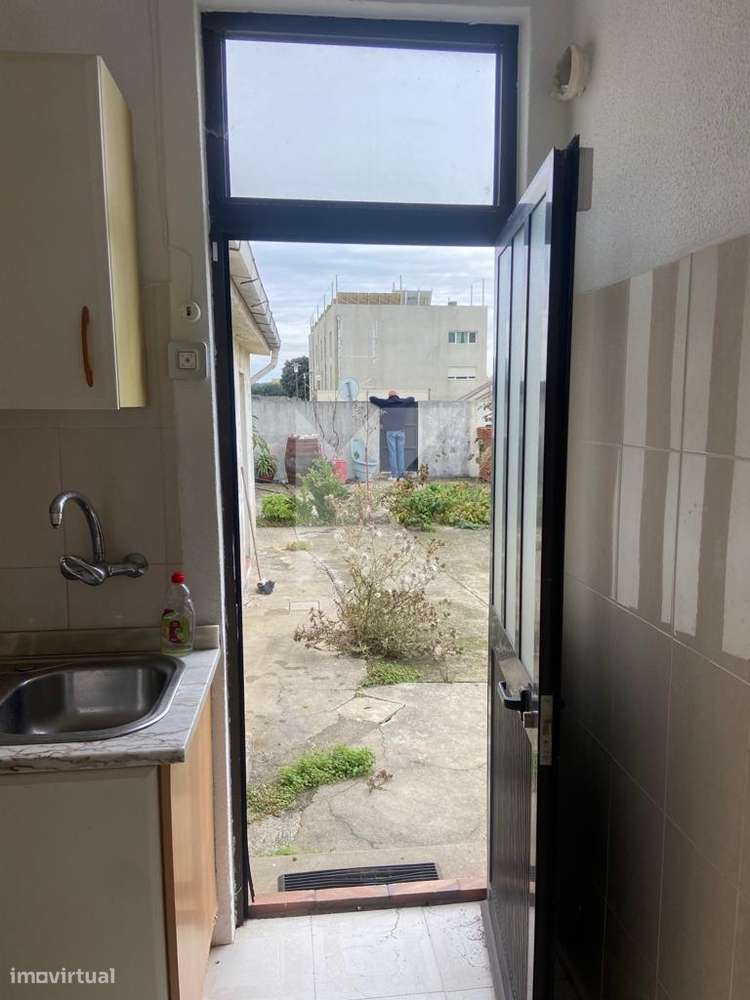 Moradia T2 à beira mar para remodelar-8