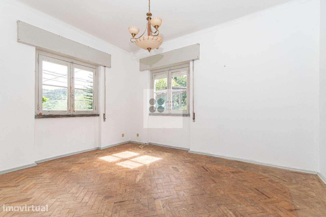 Moradia Bifamiliar, Quintal, Garagem, Local Sossegado.-23