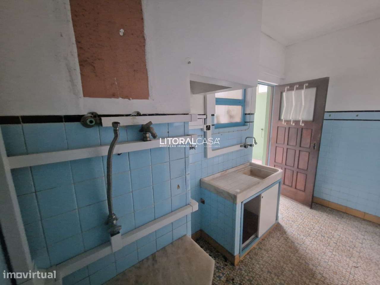 Prédio com 6 Apartamentos - Grande imagem: 3/30