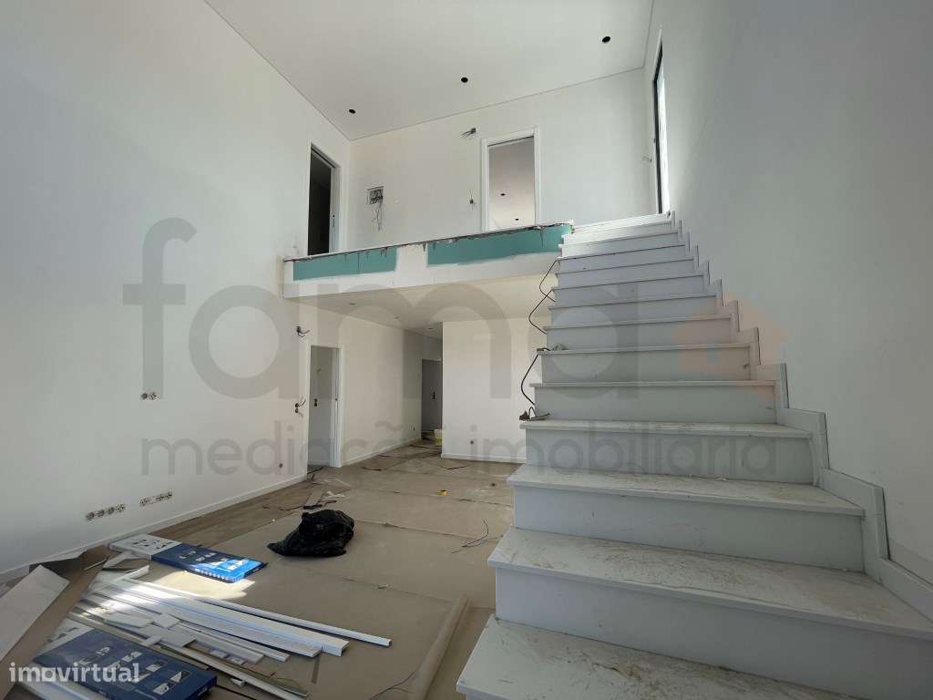 Moradia T3 com jardim e piscina em zona residencial tranquila-25