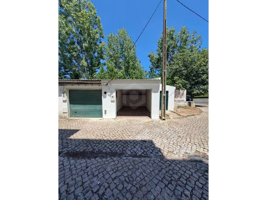 Garagem para arrendamento com água e eletricidade - Grande imagem: 2/10