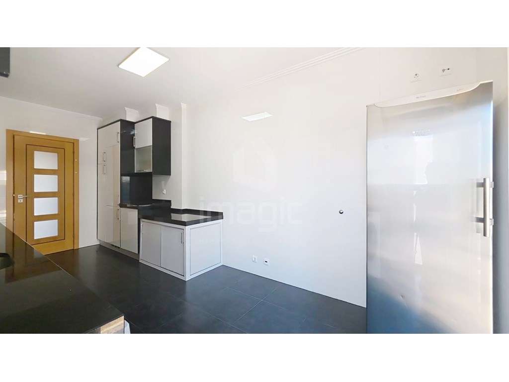 Apartamento T3 + sótão, usado, em Mafra.-9