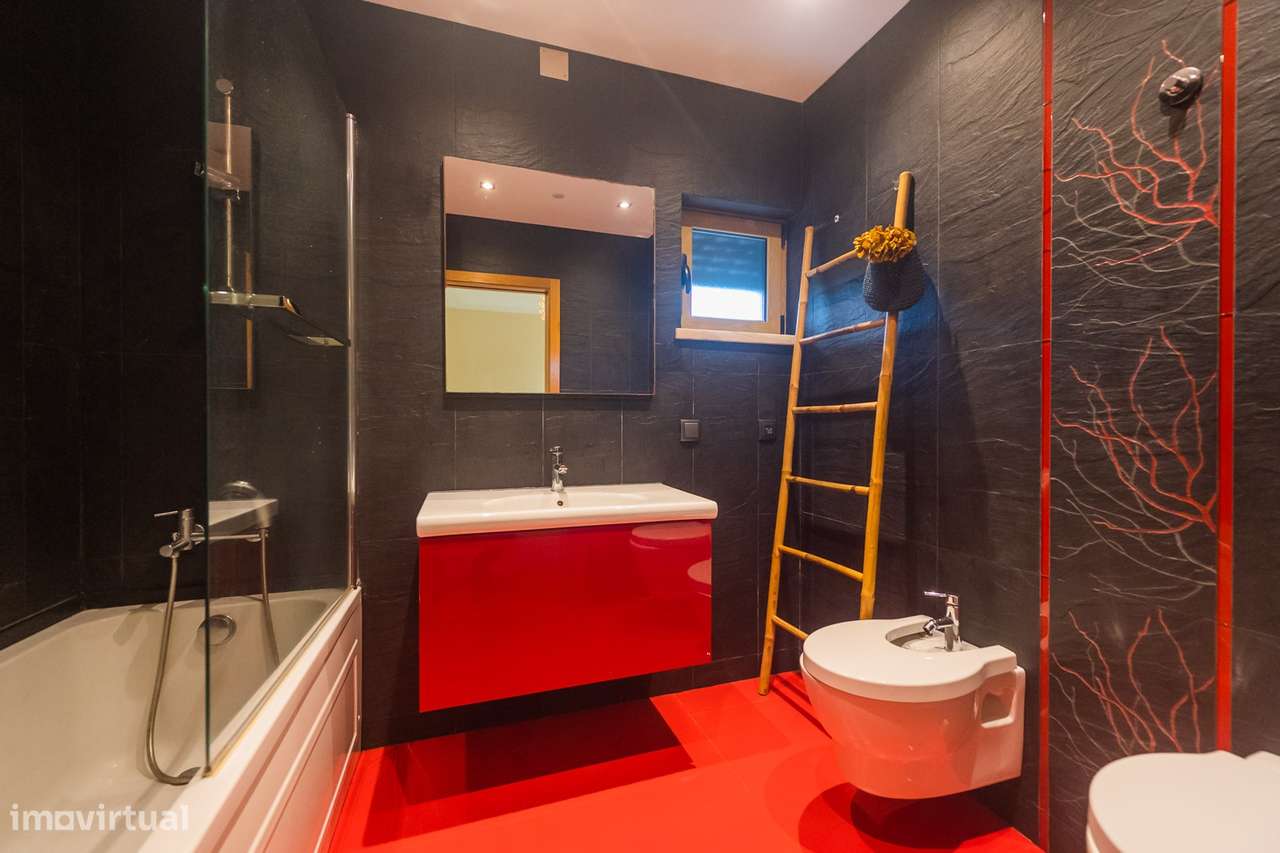 Moradia T-4+1 em Agualva Cacém-36