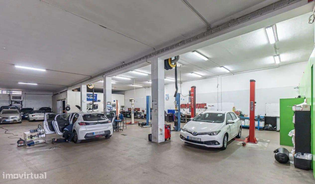 Armazém em Grijó – Versatilidade, Espaço e  Localização...-9