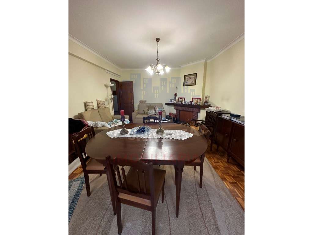 Vende-se Apartamento T3 junto à Avenida Marquês de Pombal - Grande imagem: 4/28