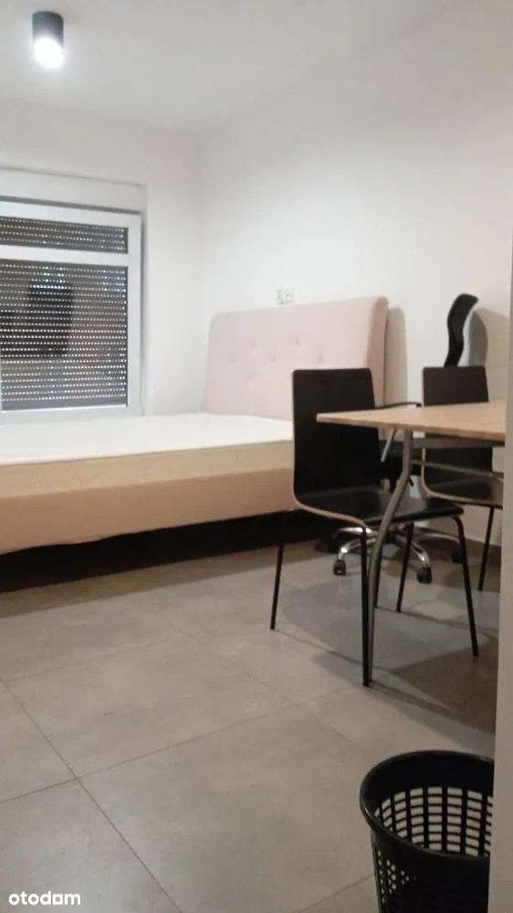 Lokal z własnym wejściem i funkcją apartamentową-8