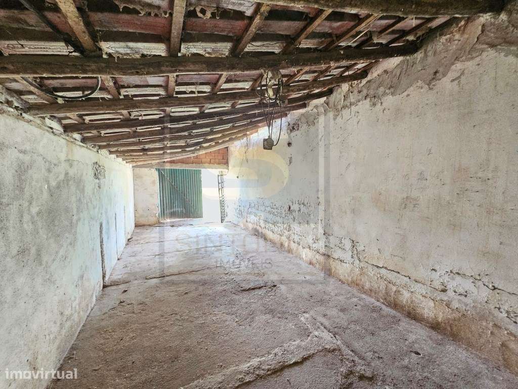 Moradia para Recuperar com Terreno de 1.600 m² na Ventosa, Cadaval-17