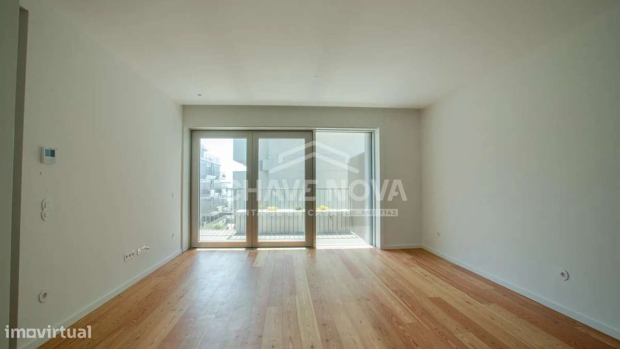 Apartamento T1 c/ Vista Mar, Varanda, Garagem e Excelentes Comodidades-16