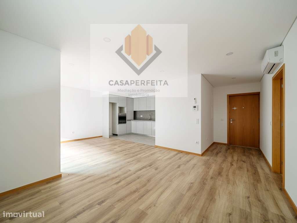 Apartamento T2 Novo com Varanda e Lugar de Garagem - Pedroso-3