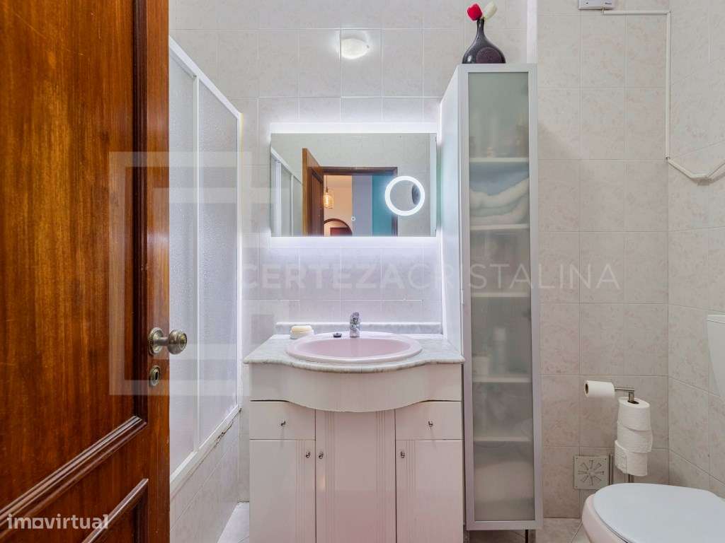 Apartamento T2 com varandas na Baixa da Banheira-16