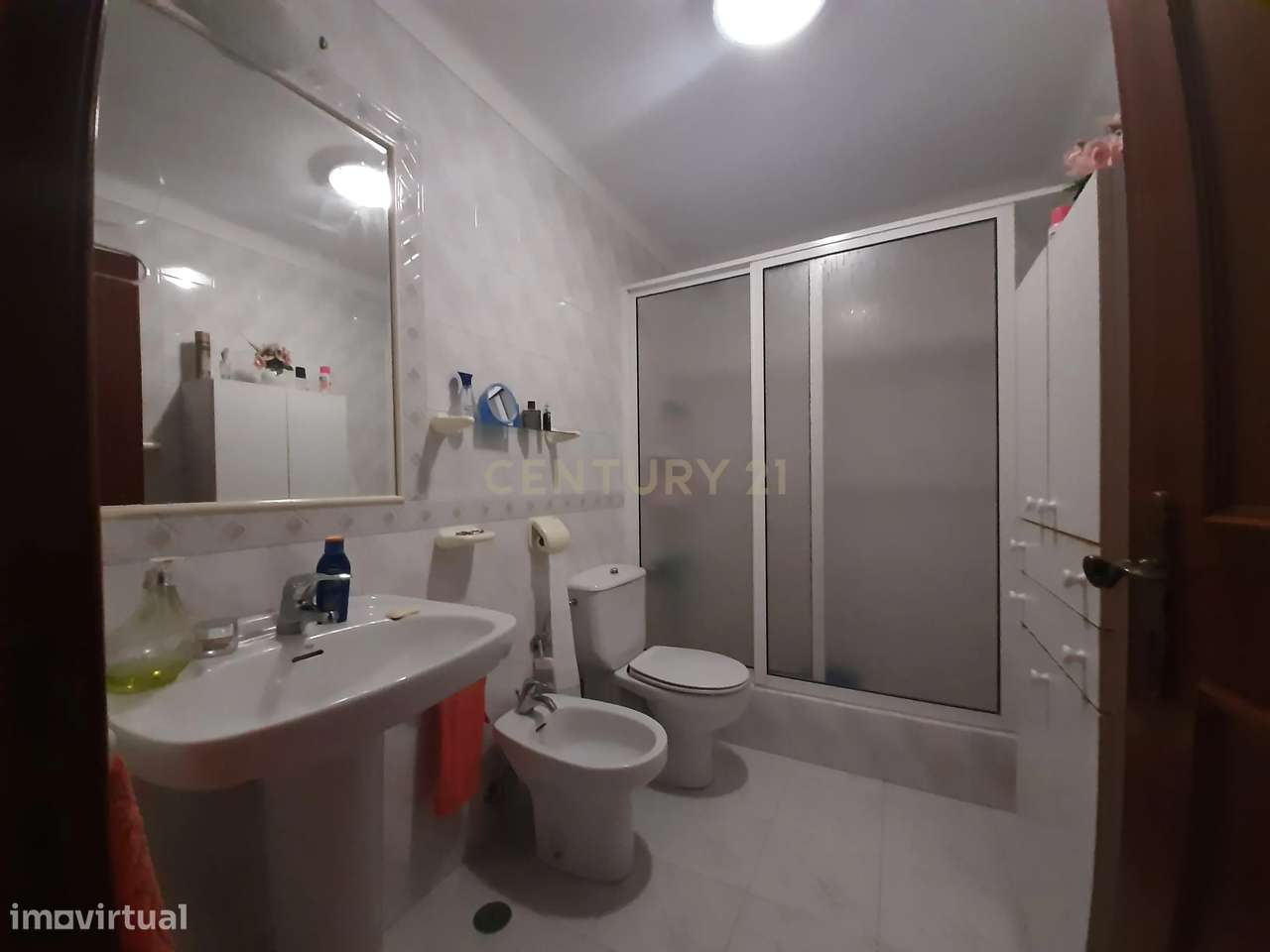 Espetacular Moradia T3 em Lousa com Garagem e Varandas-25