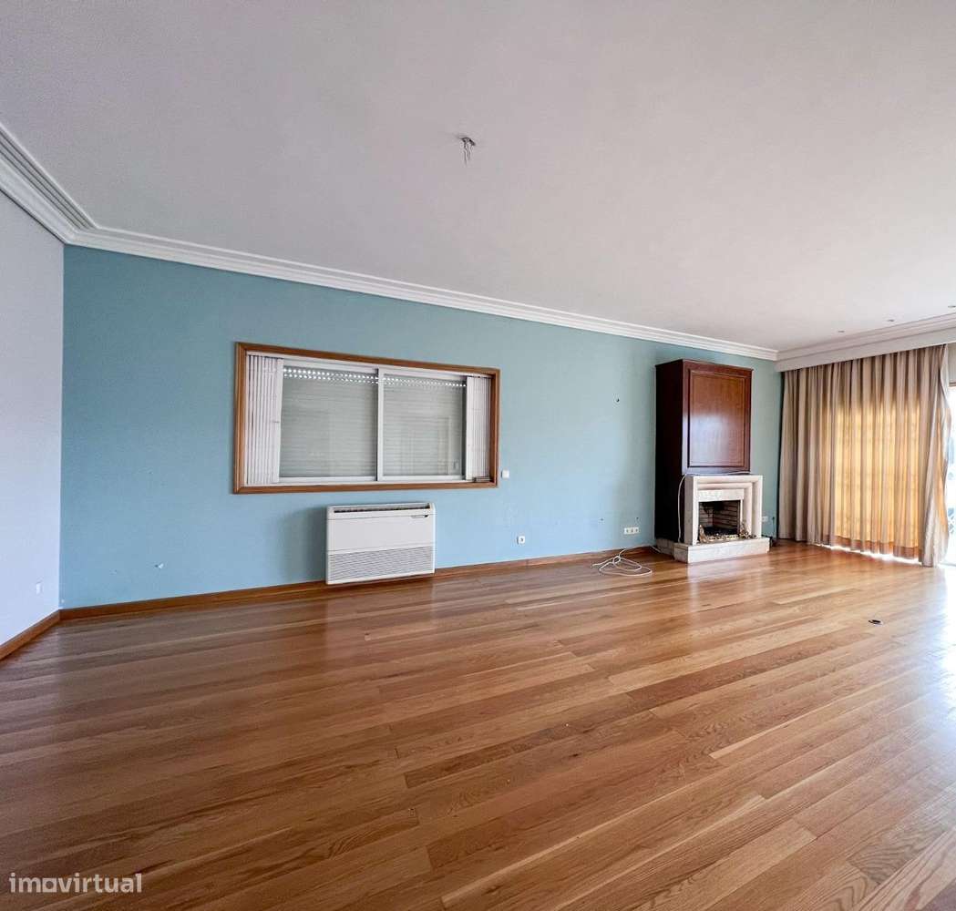 Moradia T4 à venda na Marginal-7