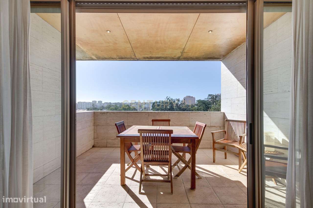 T4+1 na 1ª linha Condomínio fechado Parque das Conchas-12