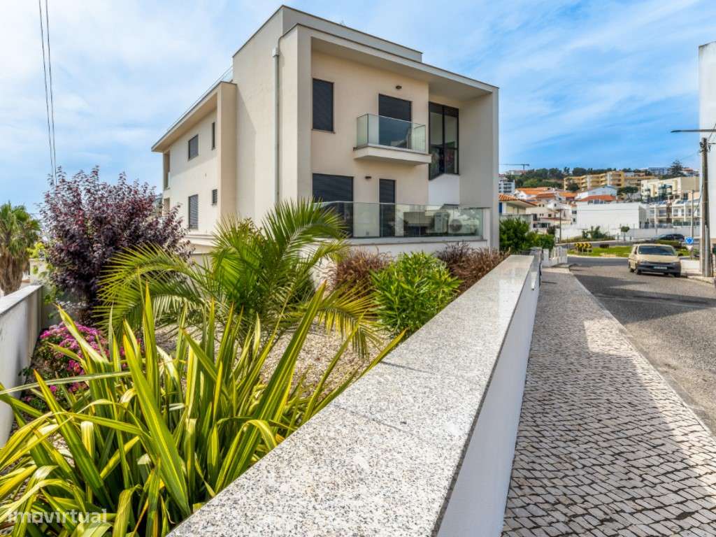 Apartamento T4 com Vista Mar, Terraço e Garagem na Nazaré-27