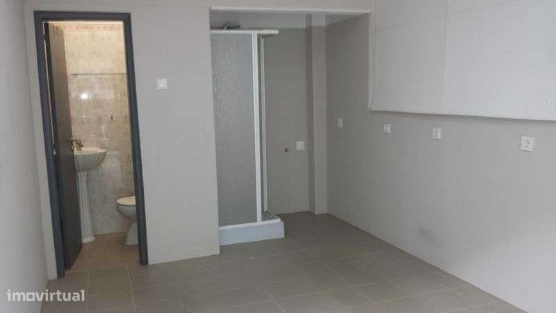 Loja em Benfica - Loja de rua com água e luz - Grande imagem: 4/12