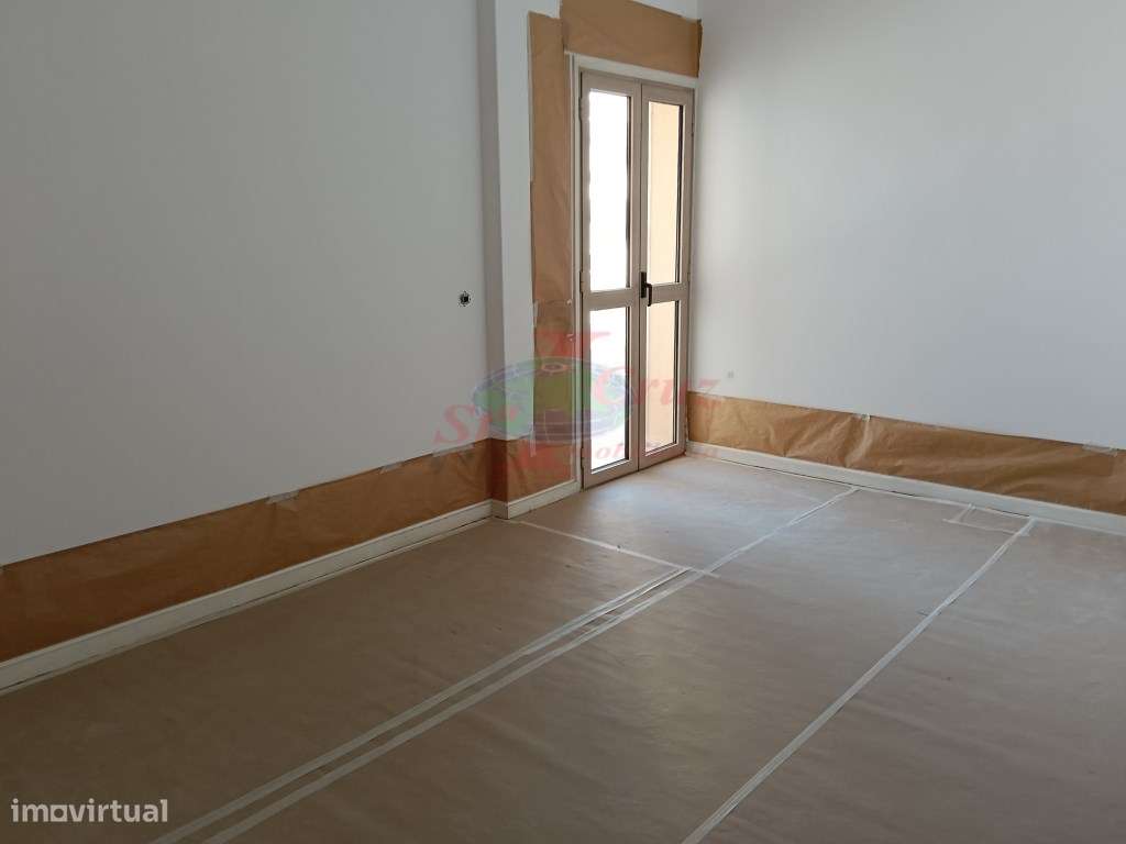 T4 com garagem Junto Piscinas Celas-10