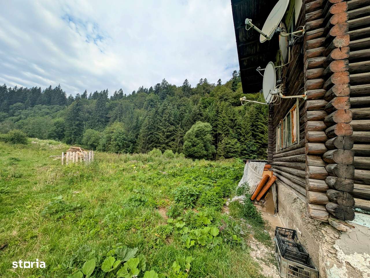 Predeal,P+1,casa din busteni,in spatele terenului curge raul Prahova-12