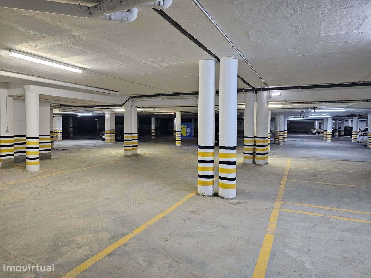 Estacionamento + Arrumo junto à Praça do Munícipio do Bombarral - Grande imagem: 2/9