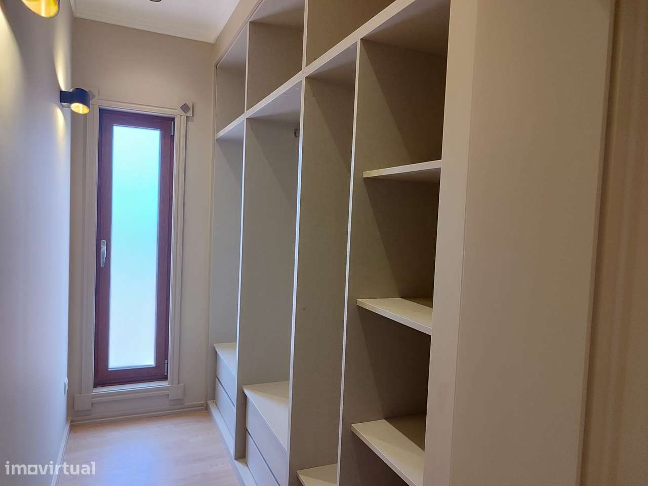 Excelente Moradia  2 frentes + Garagem + Terraço c/ Barbecue + Jardim-18