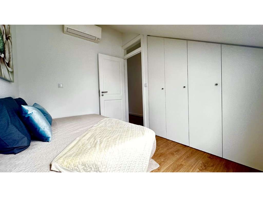Apartamento T2 Renovado em São Vicente-6