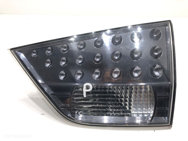 LAMPA TYŁ PRAWA WEWNĘTRZNA MITSUBISHI OUTLANDER II (CW_W) 2006 - 2012 2.0 108 kW [147 KM] benzyna - 1