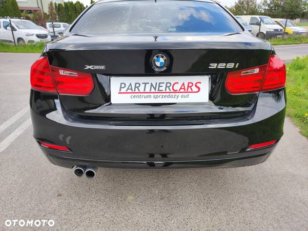 BMW Seria 3 328i Touring xDrive - 10