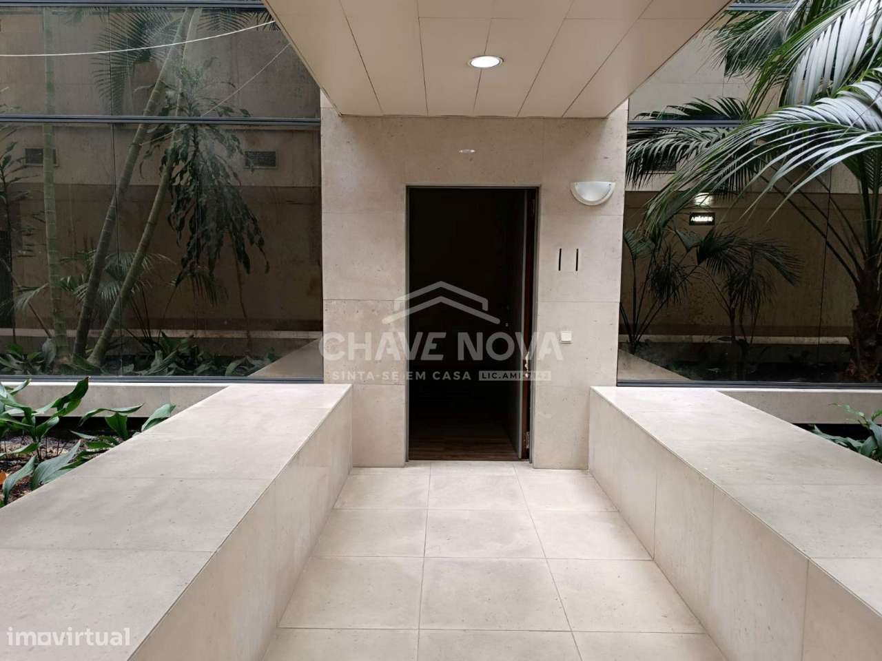 Escritório c/ 37m2 em frente a Estação Metro Galiza (Porto) - Grande imagem: 3/10