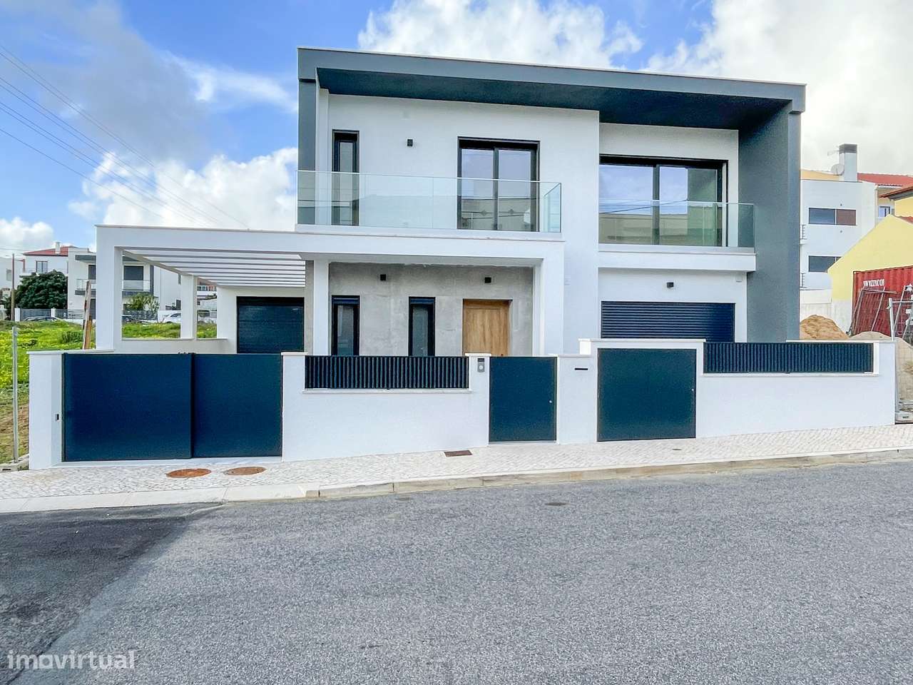 Moradia T4 com Piscina - Santa Iria de Azoia (Bairro da Salvação)-1