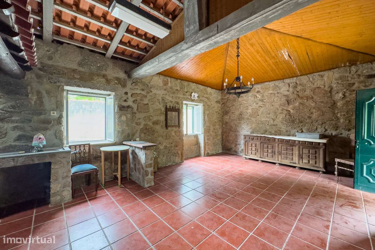 Moradia T4 Independente + T0 em Lago, Amares - Oportunidade Única!-9