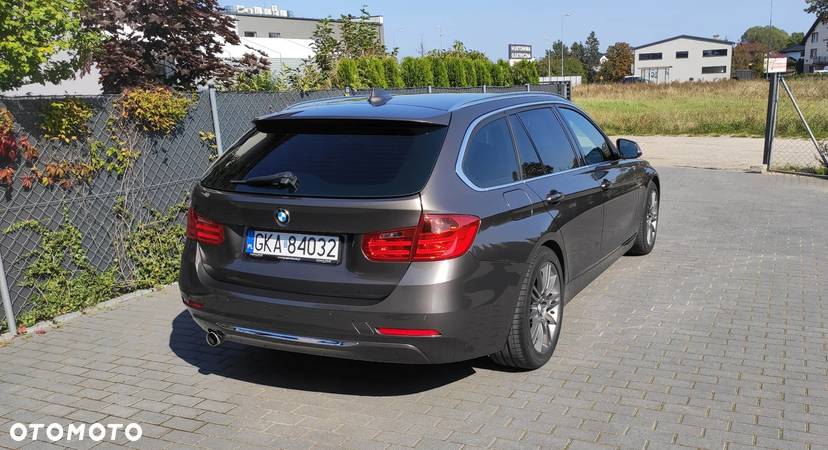 BMW Seria 3 320i Touring Luxury Line - 12