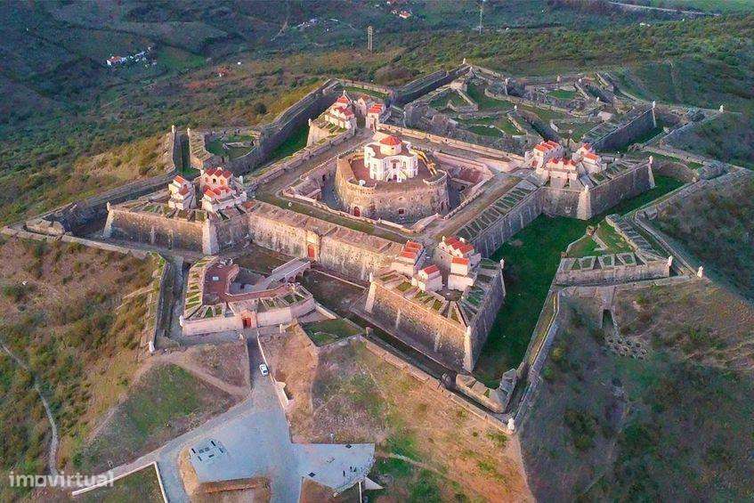 Moradia T2 renovada com estúdio independente e estacionamento | A 5 km-14