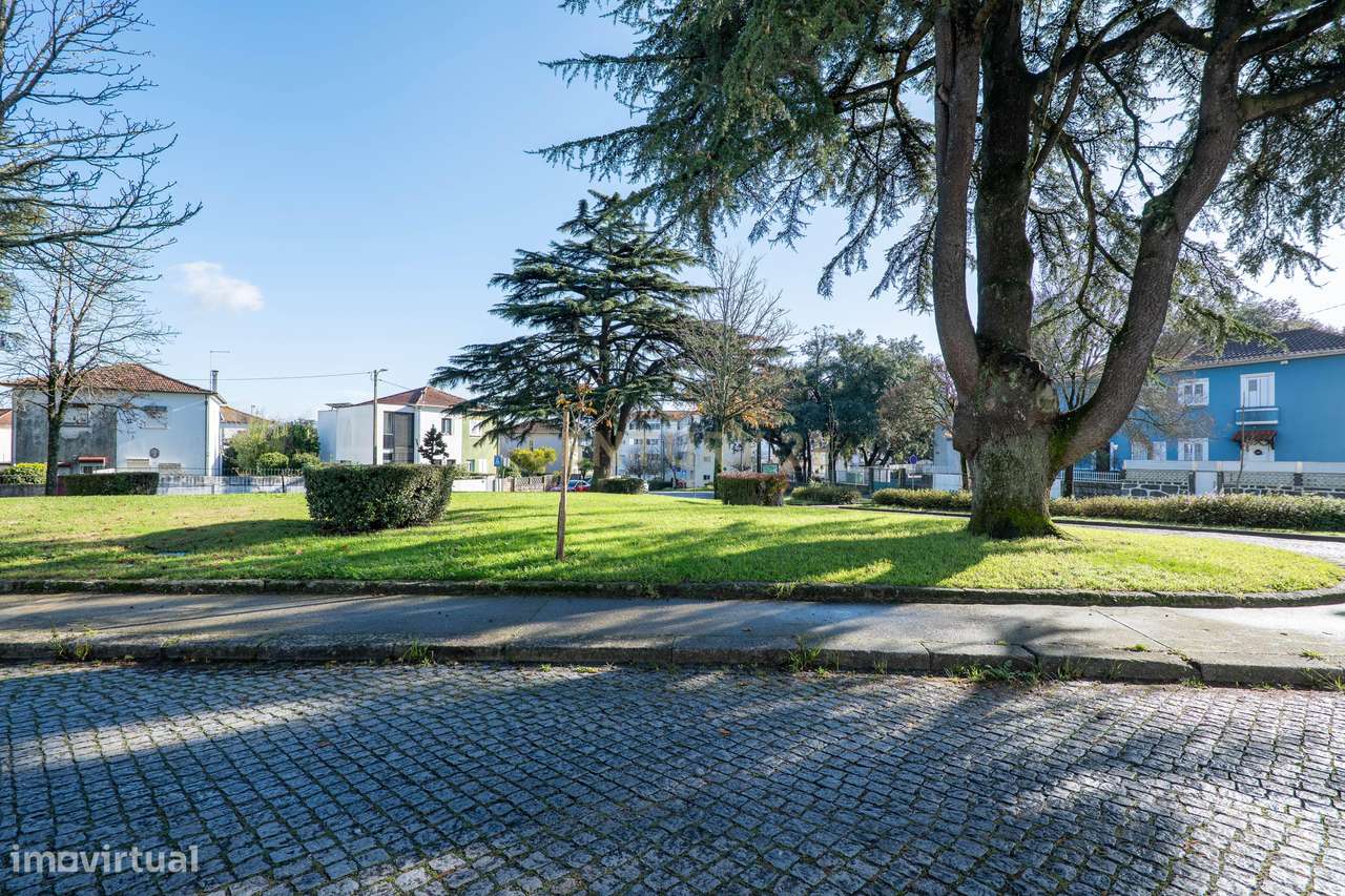Moradia de 3 Frentes com Terraços e Vista Desafogada – Porto - Grande imagem: 3/40