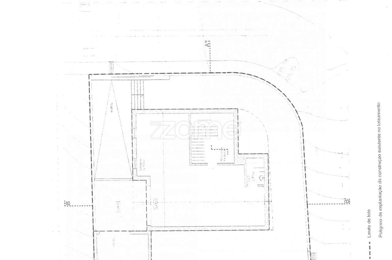 Moradia T4 com Jardim na Ramada-55