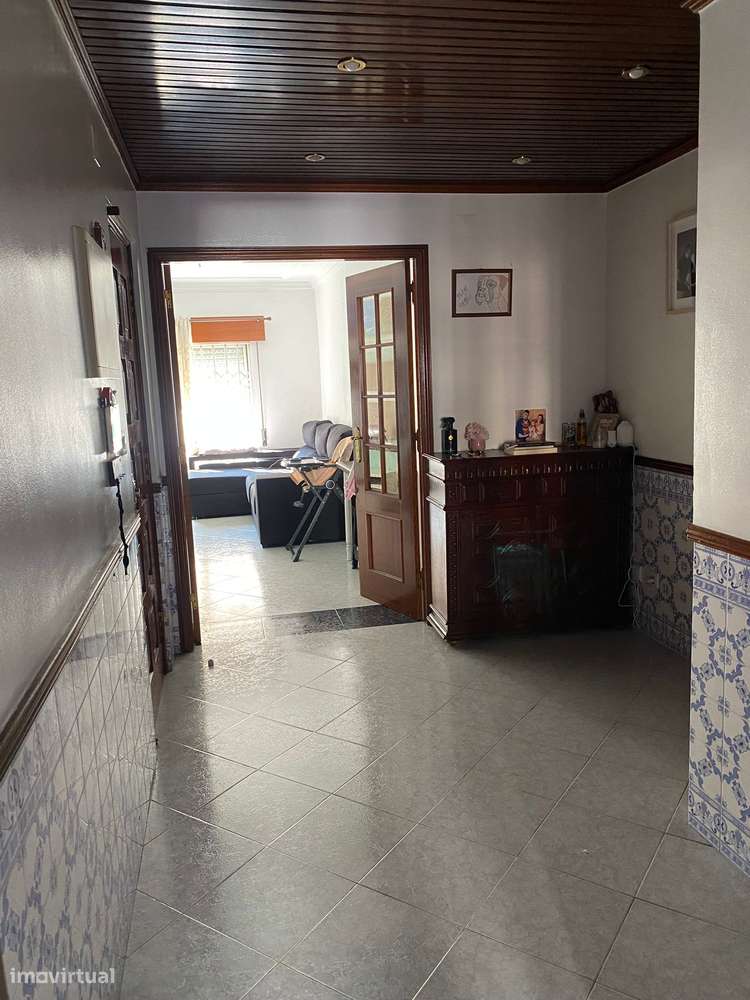 Oportunidade - Vende-se T1 c/ Terraço e Garagem com boas áreas - Grande imagem: 4/20