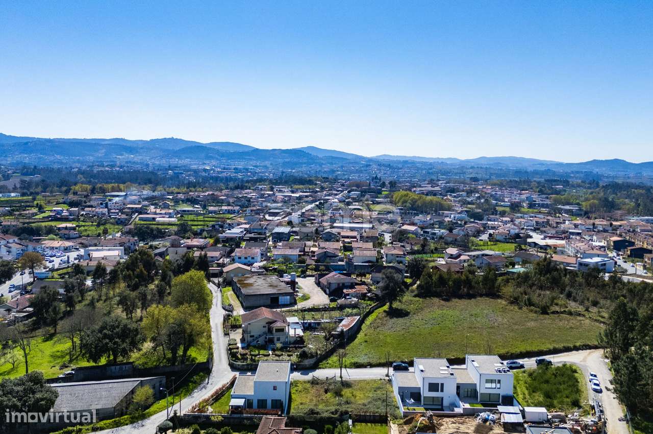 Moradia T3 em estrutura, Vila Verde - Grande imagem: 5/18