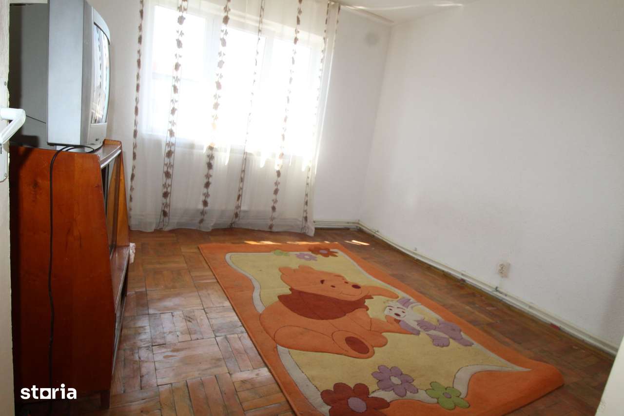 Apartament 3 camere,  66 mp, aleea Teilor-3