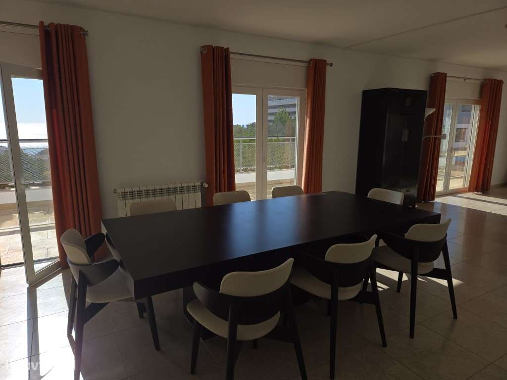 Moradia T5 com Terraço e Piscina-28