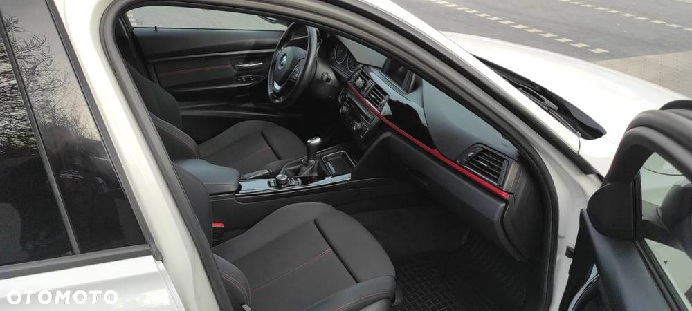 BMW Seria 3 318d Touring Sport Line - 12