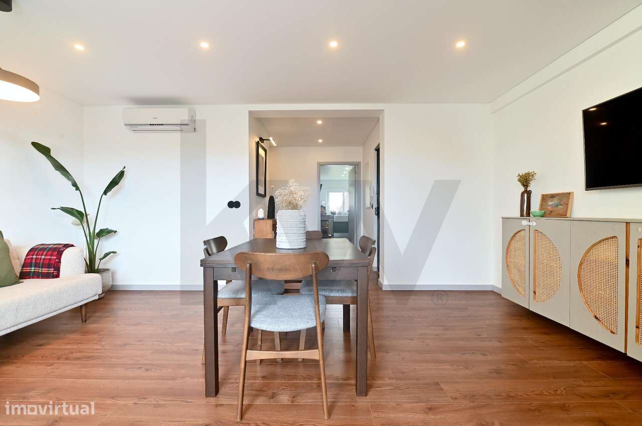 T3 Totalmente renovado em Carcavelos com duas varandas - Grande imagem: 2/29