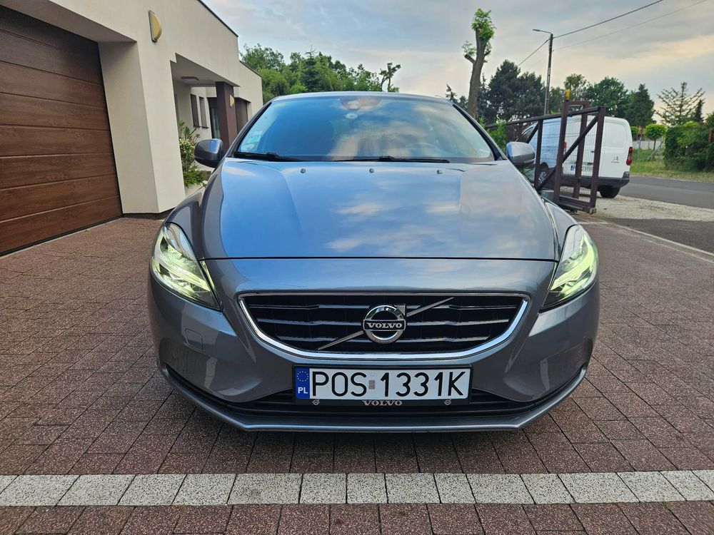 Volvo V40 II (2012-) D2 Momentum 2017