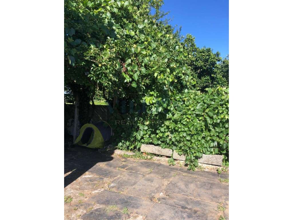 Moradia Geminada T2 em Pedroso Espaço, Natureza e Potencial!-20