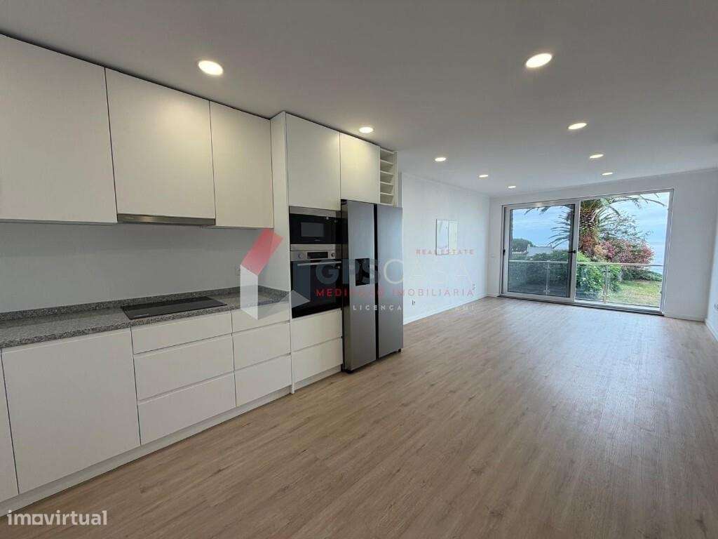 Moradia T3+1 com vista mar – Santa Cruz-21