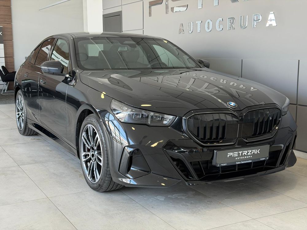 Bmw Seria-5 Pakiet sportowy M Pakiet Travel BMW Iconic Glow Salon Polska