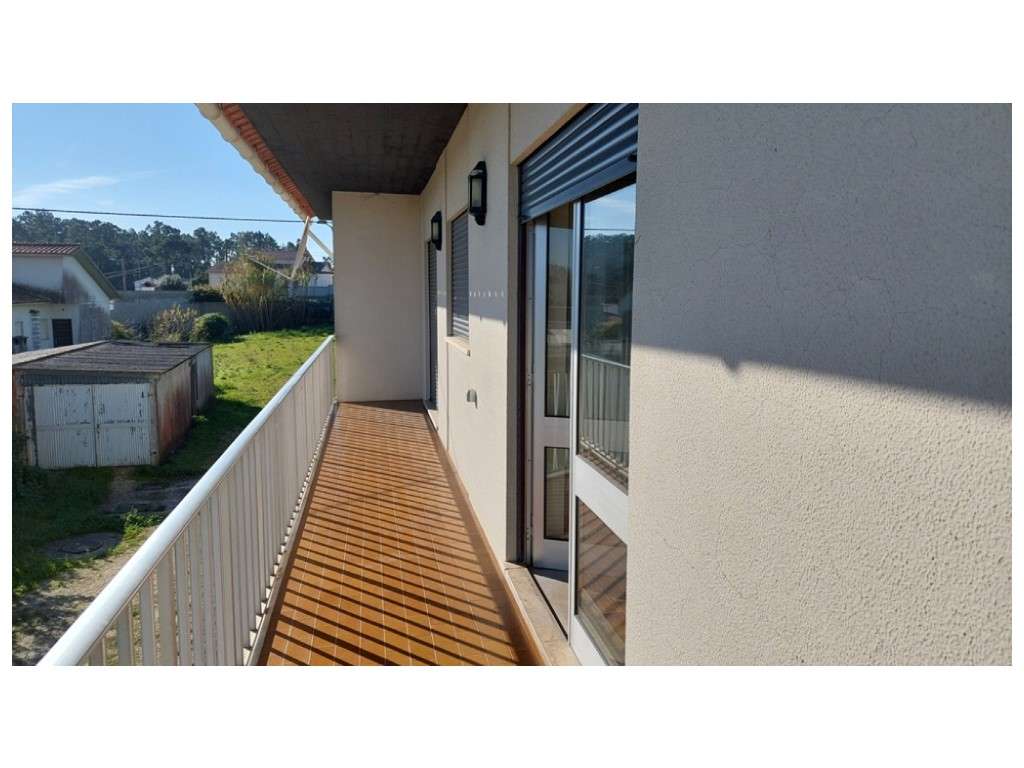 Moradia T3+3 individual no Lameiro - Carvide-22